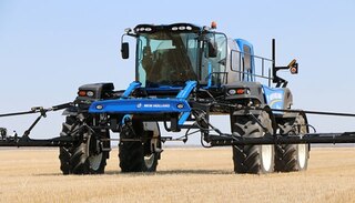 New Holland Guardian™ Front Boom Sprayers - SP.295F