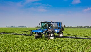 New Holland Guardian™ Front Boom Sprayers - SP.300F