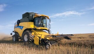 New Holland CX8000 Series Super Conventional Combines - CX8080