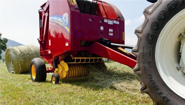 New Holland ROLL BELT™ 450 UTILITY ROUND BALER Roll Belt™ 450