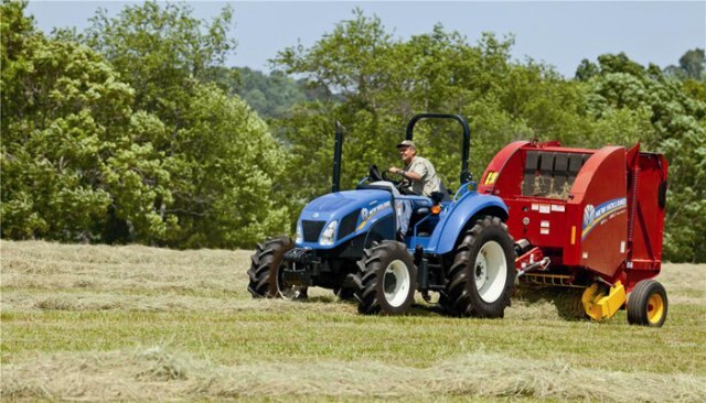 New Holland ROLL BELT™ 450 UTILITY ROUND BALER Roll Belt™ 450