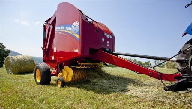 New Holland ROLL BELT™ 450 UTILITY ROUND BALER Roll Belt™ 450