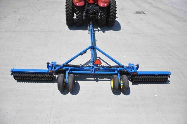 Landoll 3130 Series Folding Wing Packer