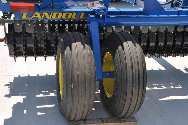 Landoll 3130 Series Folding Wing Packer