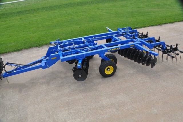 Landoll 6200 Series Tandem Disc Harrow 6230 Series Three Section 22'' Blades