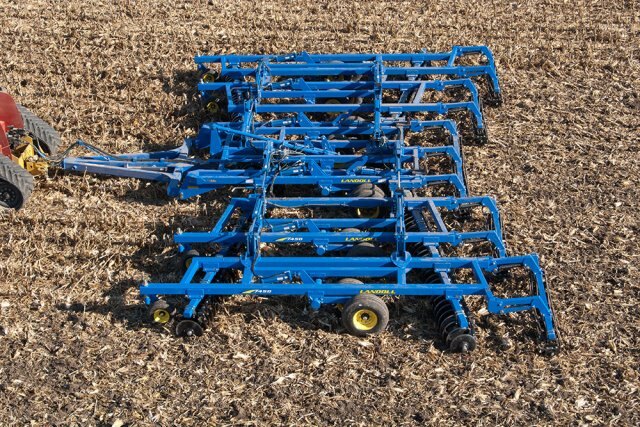 Landoll 7400 Series VT PLUS (Vertical Tillage)