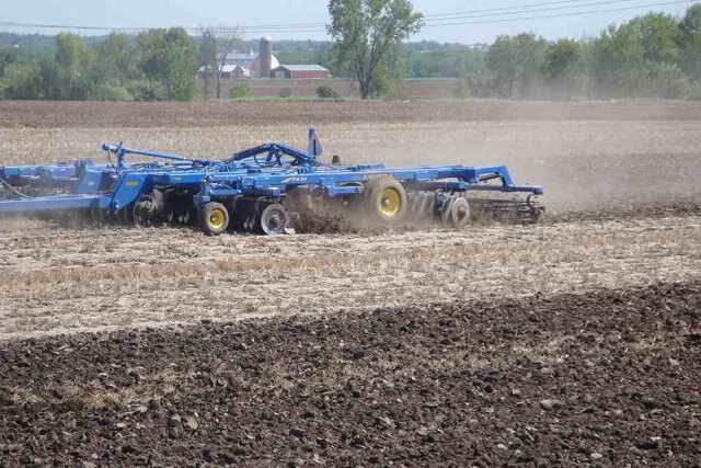 Landoll 7400 Series VT PLUS (Vertical Tillage)