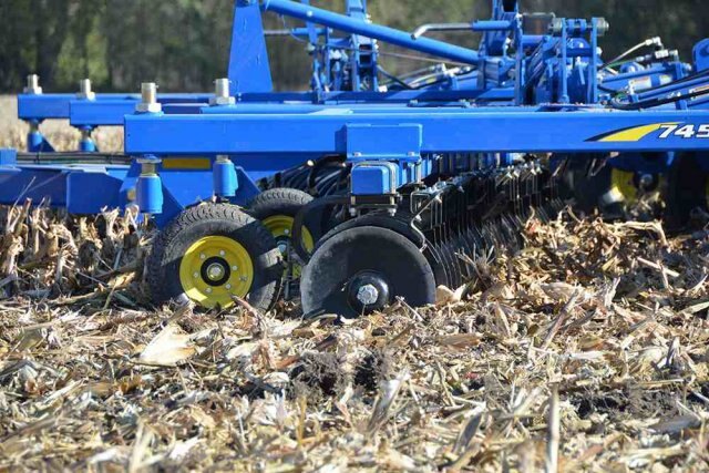 Landoll 7400 Series VT PLUS (Vertical Tillage)