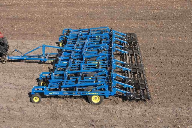 Cultivateur de champ Landoll série 9600