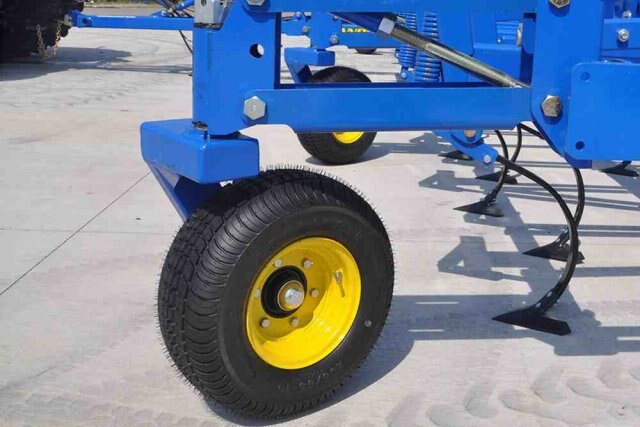 Cultivateur de champ Landoll série 9600