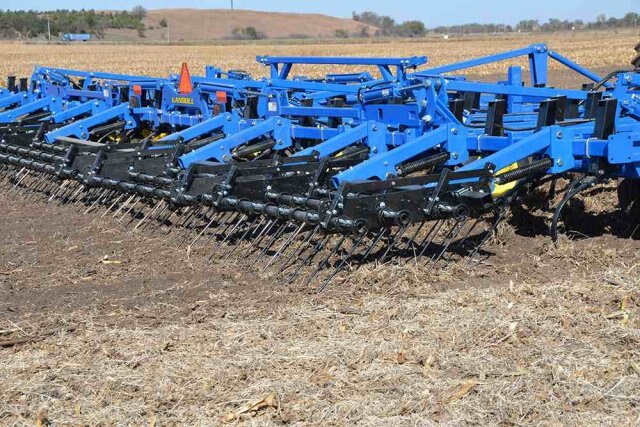 Landoll 9600 Series Field Cultivator