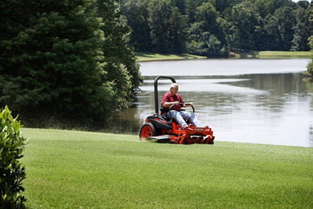 Kubota Z122E