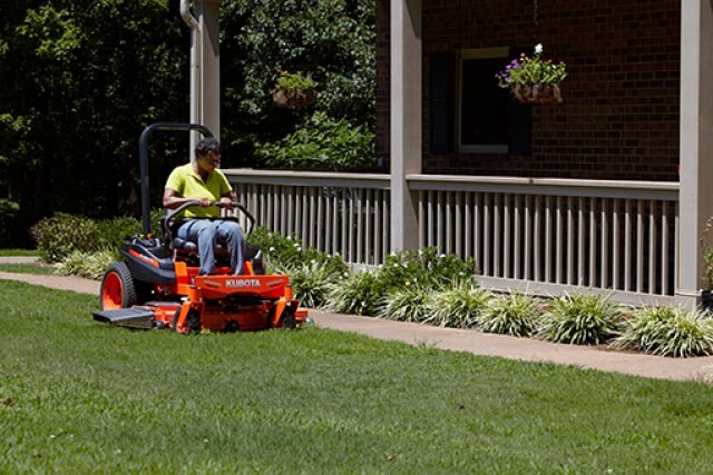 Kubota Z122E