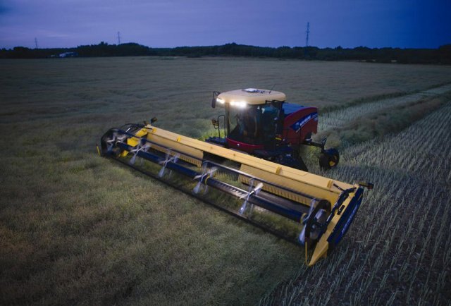 New Holland Speedrower® SP Windrowers Tier 4B 