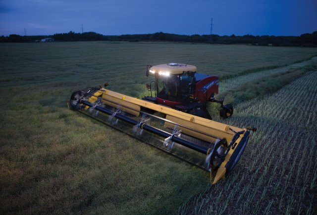 New Holland Speedrower® SP Windrowers Tier 3