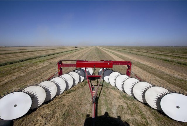 New Holland Heavy Duty Wheel Rakes