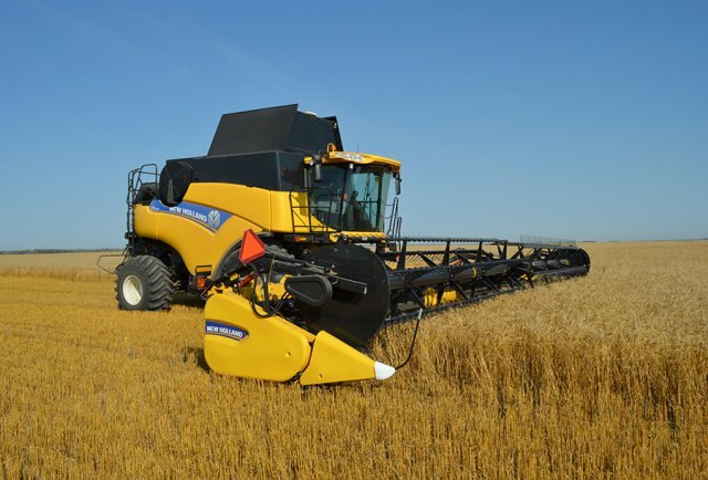 New Holland Model Year 2014 CR Combines 