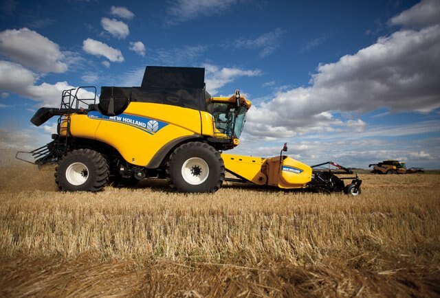 New Holland Model Year 2014 CR Combines 