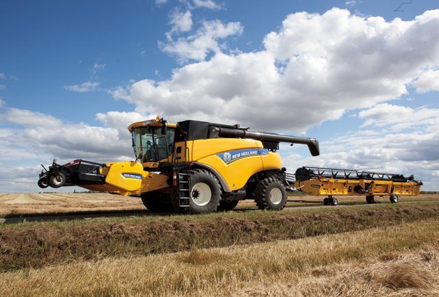 New Holland Model Year 2014 CR Combines 